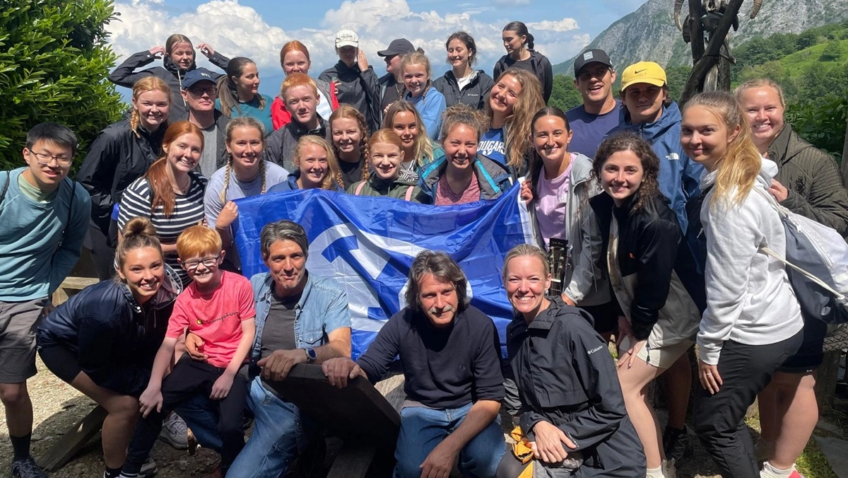Un gruppo di escursionisti dell'Alpe di Puntato Un gruppo di escursionisti dell'Alpe di Puntato