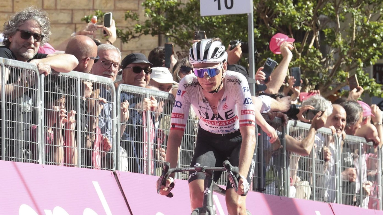 Il Giro d’Italia ancora una volta. omaggia l’Umbria con la sua presenza: sarà Gubbio a ospitare una tappa nell’edizione numero 60 della gara ciclistica Il Giro d’Italia ancora una volta. omaggia l’Umbria con la sua presenza: sarà Gubbio a ospitare una tappa nell’edizione numero 60 della gara ciclistica