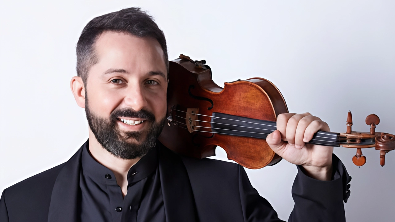 Davide Alogna, violinista e direttore, si esibirà doma insieme a Fabio Cicaloni ne Le quattro stagioni di Vivaldi Davide Alogna, violinista e direttore, si esibirà doma insieme a Fabio Cicaloni ne Le quattro stagioni di Vivaldi