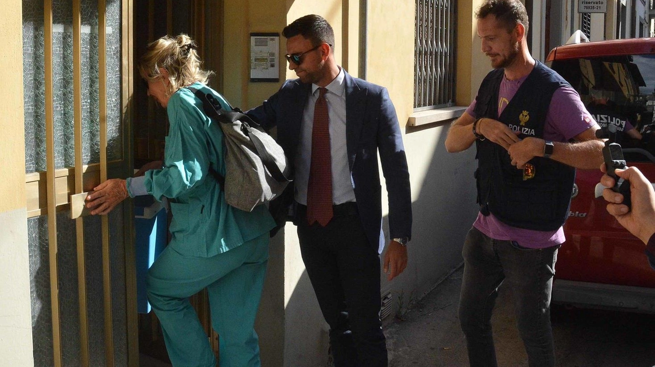 La scena fa pensare a un atto pietoso: non escluso l’ultimo gesto prima della resa. Il test-chiave chiarirà definitivamente le cause della morte e i tempi esatti. . La scena fa pensare a un atto pietoso: non escluso l’ultimo gesto prima della resa. Il test-chiave chiarirà definitivamente le cause della morte e i tempi esatti. .