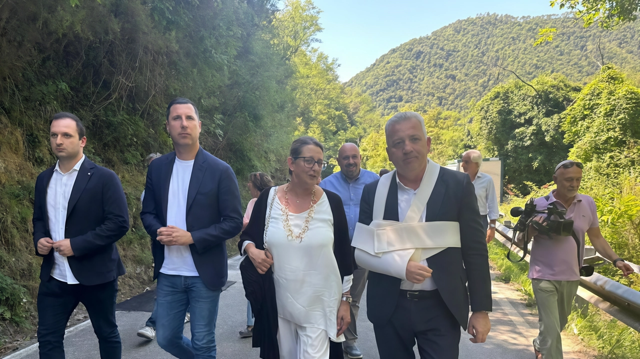 Federica Pecunia, sindaca di Calice al Cornoviglio ieri alla riapertura della strada insieme all’assessore regionale Giacomo Giampedrone e al presidente della Provincia Pierluigi Peracchini Federica Pecunia, sindaca di Calice al Cornoviglio ieri alla riapertura della strada insieme all’assessore regionale Giacomo Giampedrone e al presidente della Provincia Pierluigi Peracchini