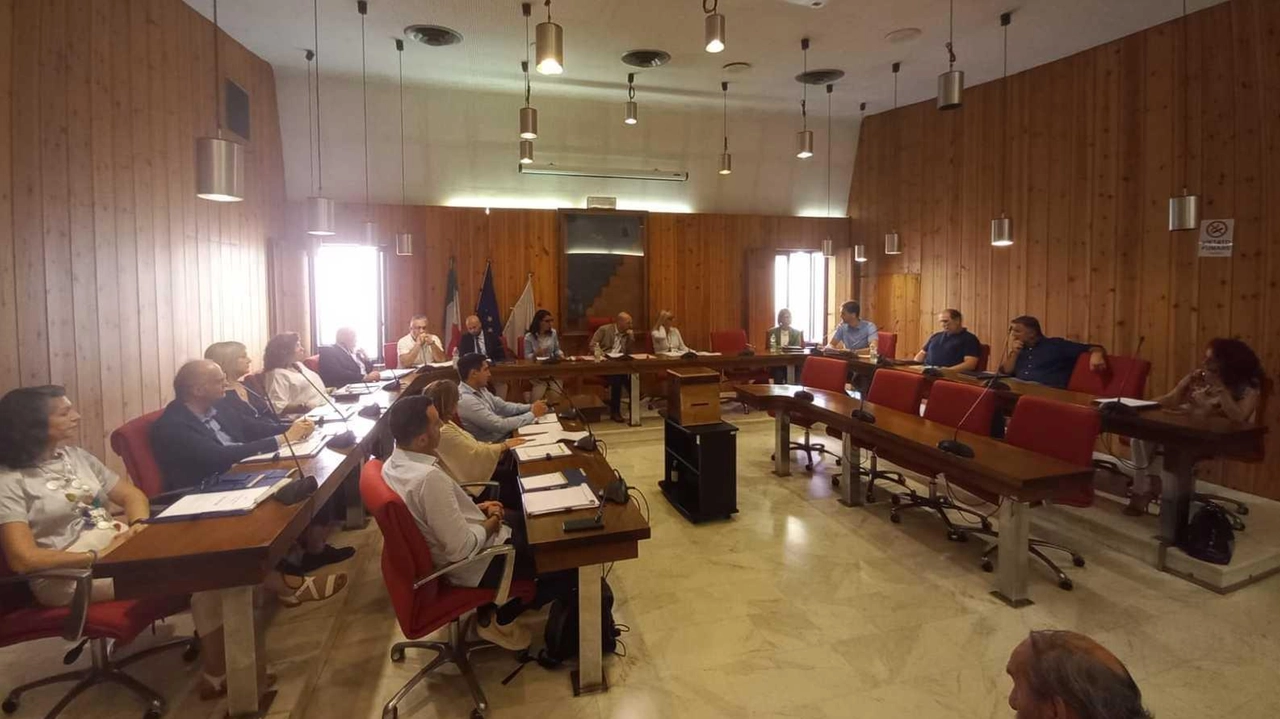 La prima seduta del consiglio comunale di Castelfranco riunito il 20 giugno per il giuramento del sindaco Mini e la presentazione della giunta La prima seduta del consiglio comunale di Castelfranco riunito il 20 giugno per il giuramento del sindaco Mini e la presentazione della giunta