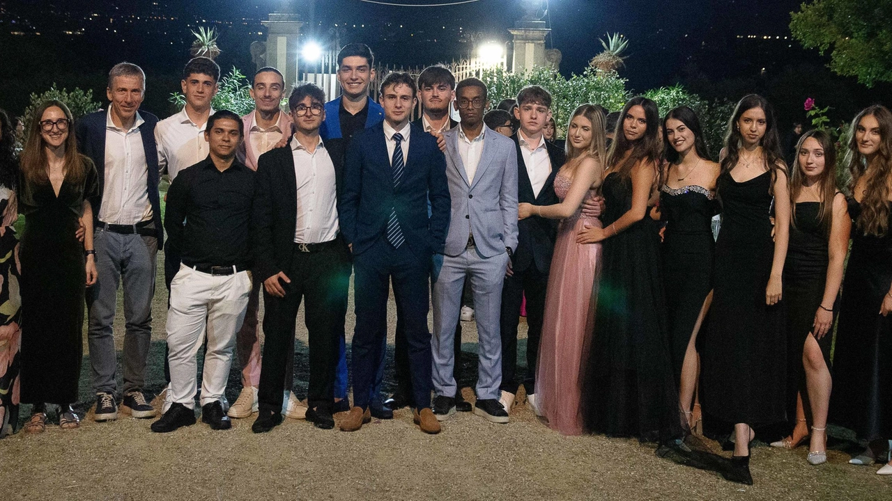 Alla serata organizzata da Noi del Pacini onlus erano presenti maturandi e prof Alla serata organizzata da Noi del Pacini onlus erano presenti maturandi e prof