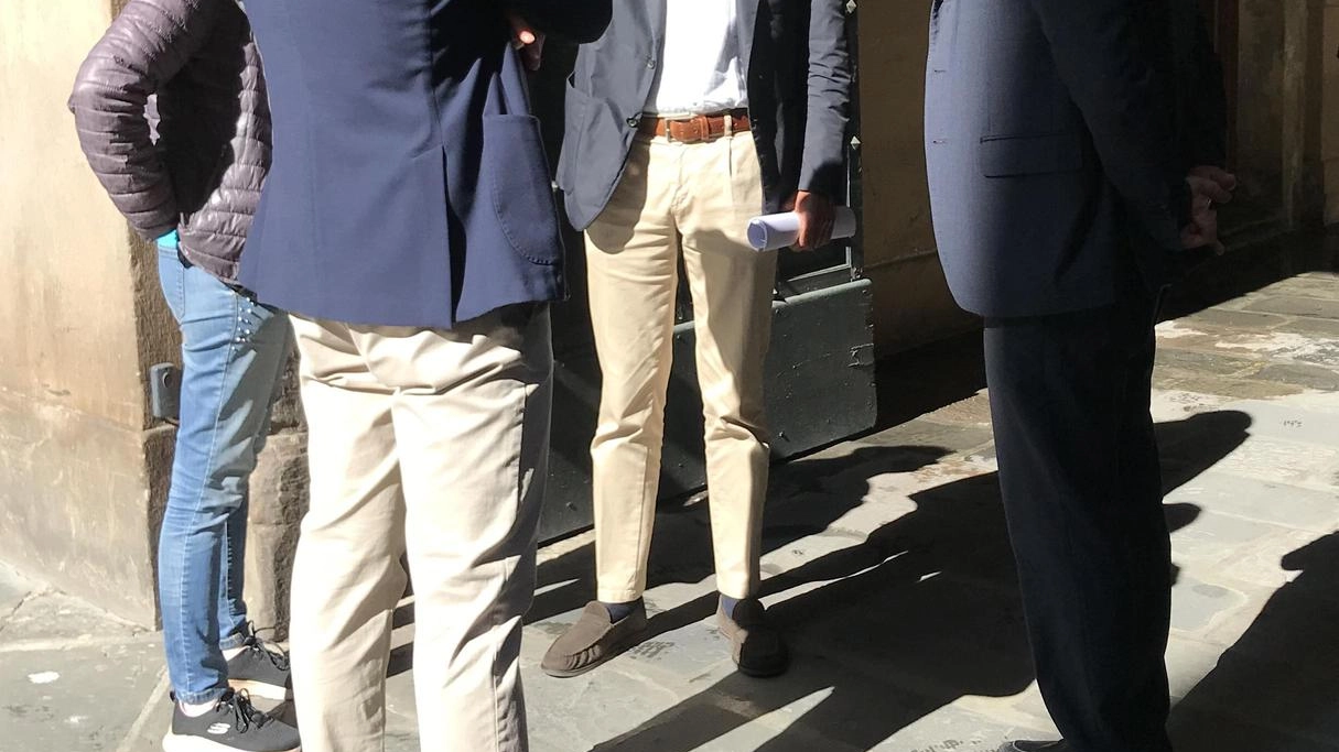 Nella foto «Alcide»: al centro, il sindaco revisore, Liban Varetti e, di spalle, da sinistra, l’assessore allo Sport, Fabio Barsanti e il sindaco di Lucca, Mario Pardini Nella foto «Alcide»: al centro, il sindaco revisore, Liban Varetti e, di spalle, da sinistra, l’assessore allo Sport, Fabio Barsanti e il sindaco di Lucca, Mario Pardini