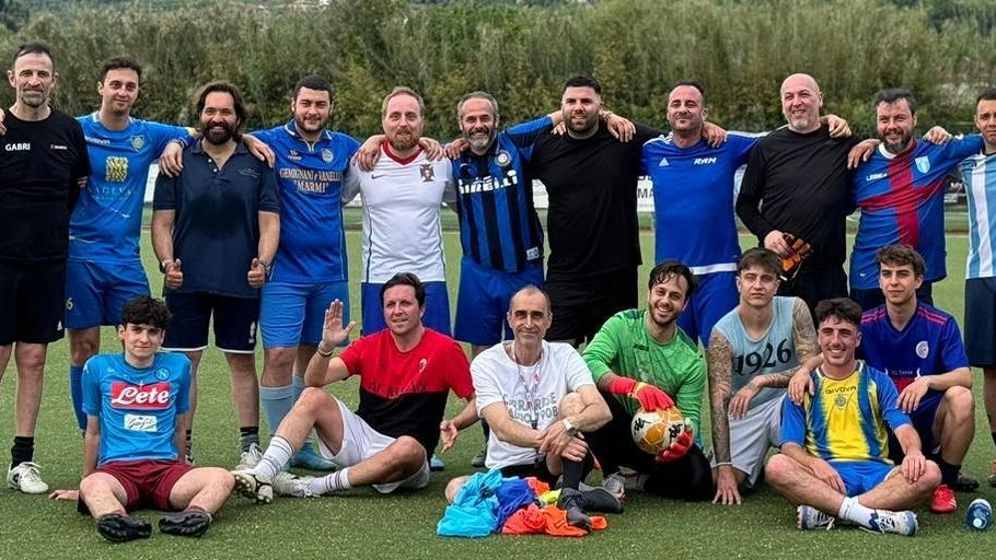 La compagine di colleghi politici e amici di Nicola Pieruccini che è scesa in campo per onorare il compianto segretario della Lega