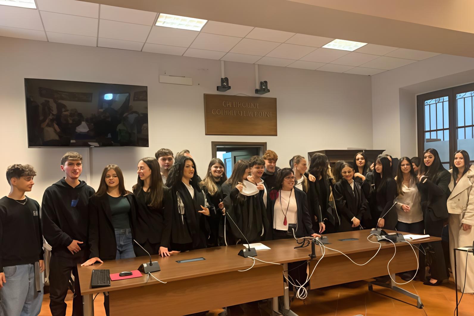 Dai banchi alle aule del Tribunale. Gli studenti simulano un processo Dai banchi alle aule del Tribunale. Gli studenti simulano un processo