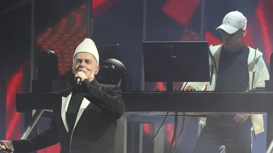 Grande successo ieri sera per il ritorno al Summer Festival dei Pet Shop Boys che hanno celebrato i 40 anni di carriera (foto Alcide)