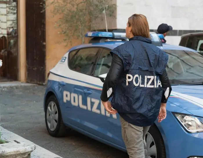 La lite tra coinquiline sfocia in tentato omicidio: 30enne colpita in faccia con un coltello
