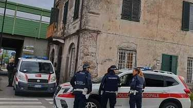 I due, di origine nordafricana, nascondevano anche sostanze stupefacenti. L’assessore Bartolomei: “Le segnalazioni dei cittadini sono indispensabili“. .