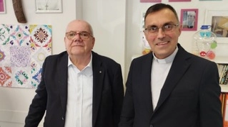 Il governatore della Misericordia di Rifredi, Piero Tacconi, con l'arcivescovo di Firenze, monsignor Gherardo Gambelli Il governatore della Misericordia di Rifredi, Piero Tacconi, con l'arcivescovo di Firenze, monsignor Gherardo Gambelli