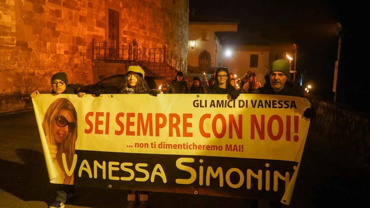 Gallicano, una fiaccolata in ricordo di Vanessa e contro la violenza sulle donne (Borghesi) Gallicano, una fiaccolata in ricordo di Vanessa e contro la violenza sulle donne (Borghesi)