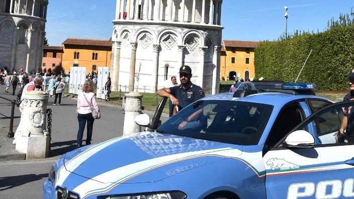 Il turista cinese. proprietario del drone è stato individuato da una pattuglia della polizia impegnata nei servizi di controllo Il turista cinese. proprietario del drone è stato individuato da una pattuglia della polizia impegnata nei servizi di controllo