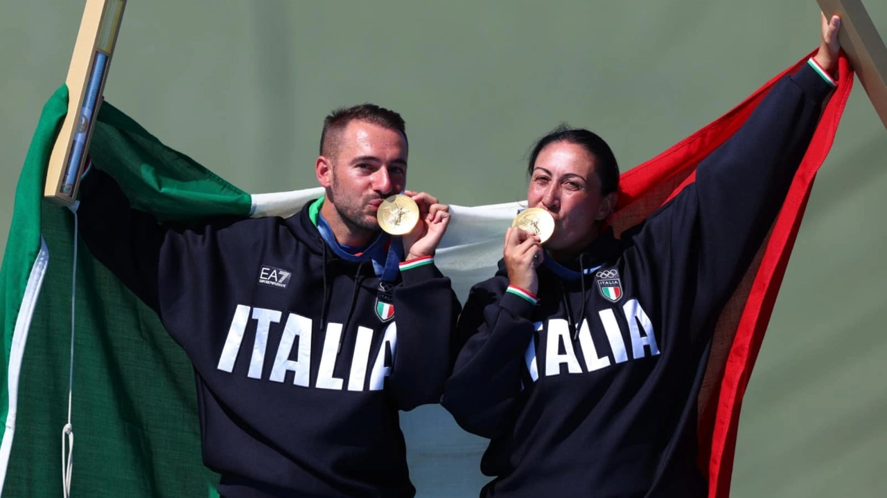 L'esultanza di Bacosi e Rossetti: oro tutto toscano nello skeet a squadre misto L'esultanza di Bacosi e Rossetti: oro tutto toscano nello skeet a squadre misto