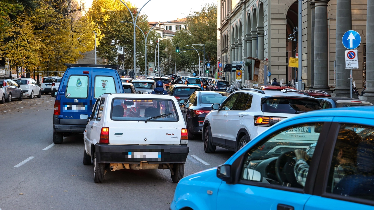 Firenze, traffico veicolare in via Lavagnini (Giuseppe Cabras/New Press Photo)