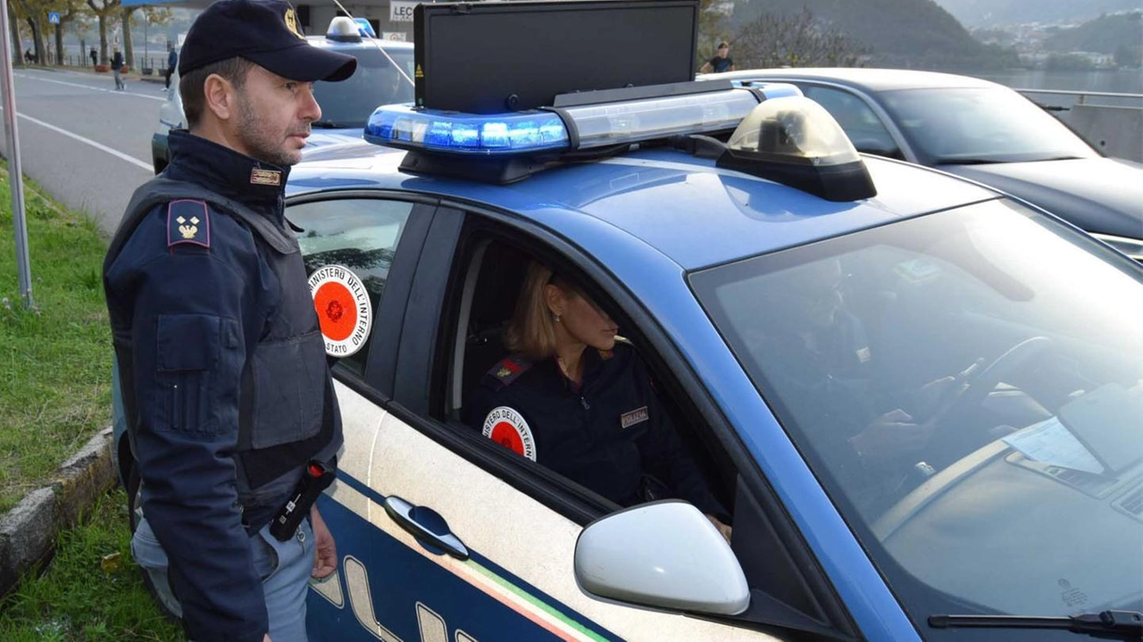 All’arrivo della polizia, dei carabinieri e della municipale i contendenti, una decina in tutto, si erano dati alla fuga a piedi, facendo perdere le loro tracce All’arrivo della polizia, dei carabinieri e della municipale i contendenti, una decina in tutto, si erano dati alla fuga a piedi, facendo perdere le loro tracce