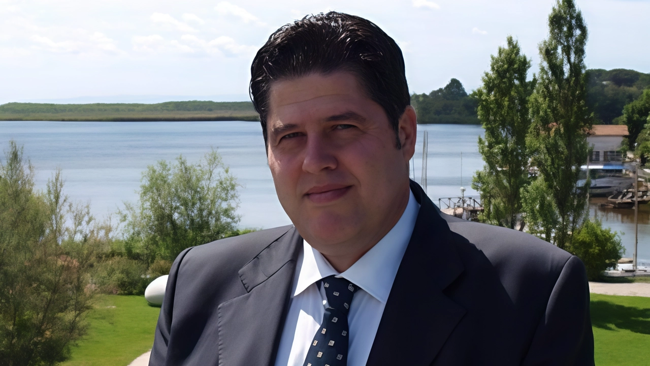 È stato nominato dal cda su proposta del presidente Fabrizio Miracolo. Nativo di Capua, ha alle spalle un ricco curriculum di studi musicali. È stato nominato dal cda su proposta del presidente Fabrizio Miracolo. Nativo di Capua, ha alle spalle un ricco curriculum di studi musicali.