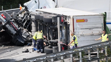 Strage in A1: il grido dei soccorritori: "Corriamo su strade dissestate". Escalation di incidenti, allarme 118