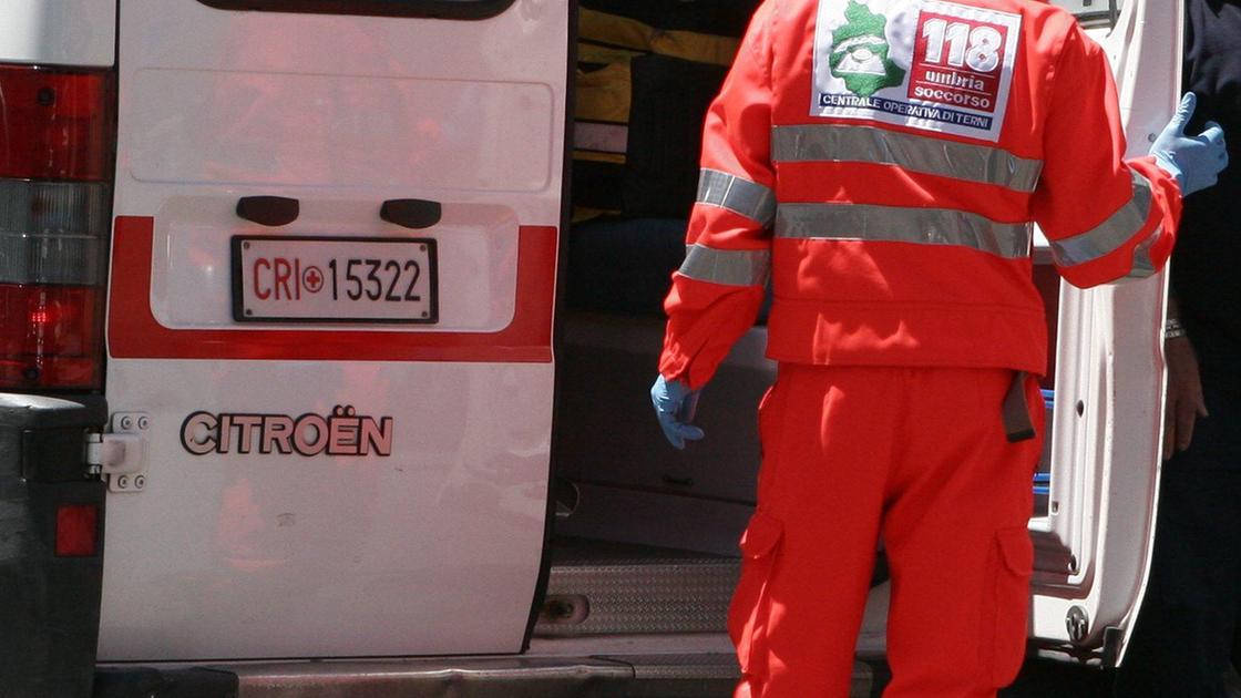 non esci e lei si cala dalla finestra ragazzina di 12 anni in ospedale