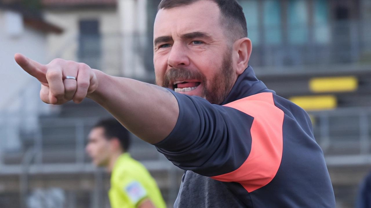 L’allenatore del Montevarchi Atos Rigucci, 53 anni. Soltanto venti sostenitori dell’Aquila potranno seguire la partita dallo stadio di Ostia L’allenatore del Montevarchi Atos Rigucci, 53 anni. Soltanto venti sostenitori dell’Aquila potranno seguire la partita dallo stadio di Ostia