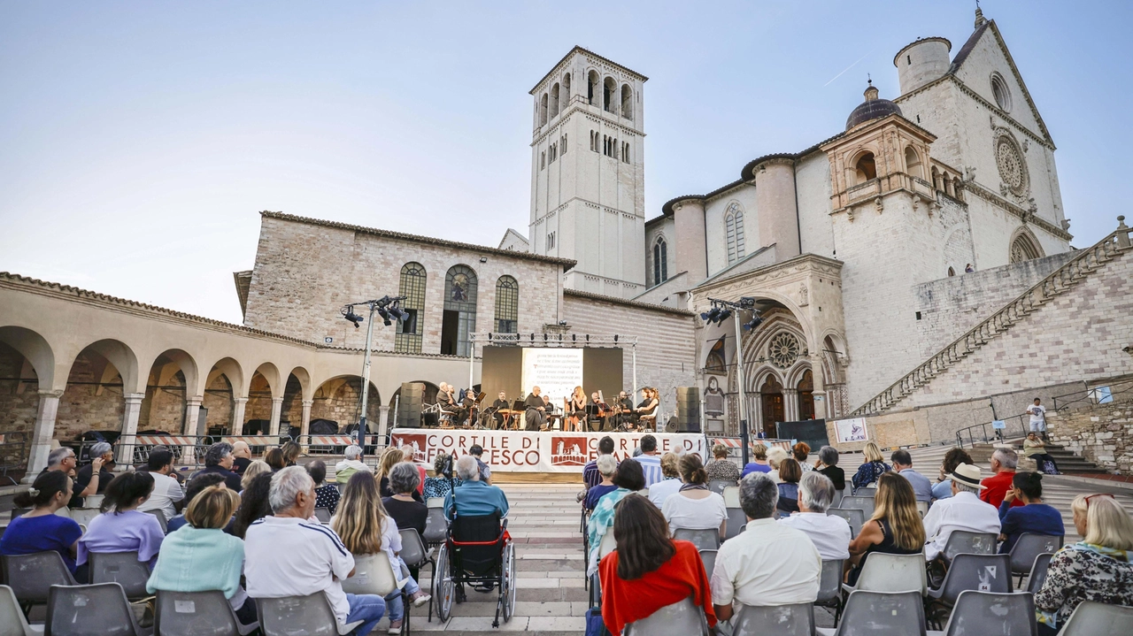 Tutto pronto per la nuova edizione del Cortile di Francesco È la undicesima dell’incontro promosso dal Sacro Convento di Assisi che proseguirà fino al 25 settembre Tutto pronto per la nuova edizione del Cortile di Francesco È la undicesima dell’incontro promosso dal Sacro Convento di Assisi che proseguirà fino al 25 settembre