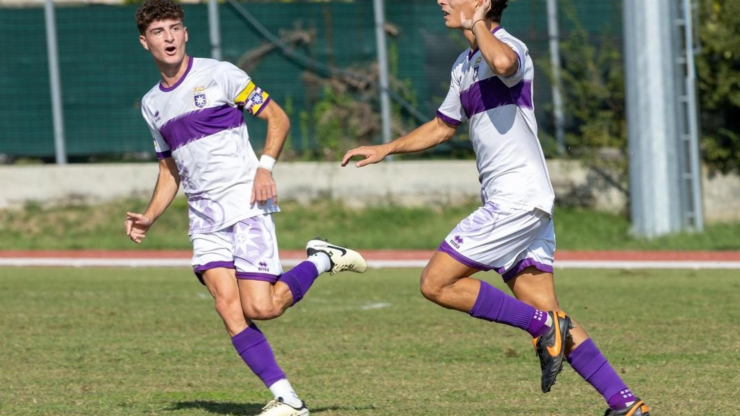 L’attaccante della Larcianese Filippo Ferraro esulta dopo un golo (Goiorani) L’attaccante della Larcianese Filippo Ferraro esulta dopo un golo (Goiorani)
