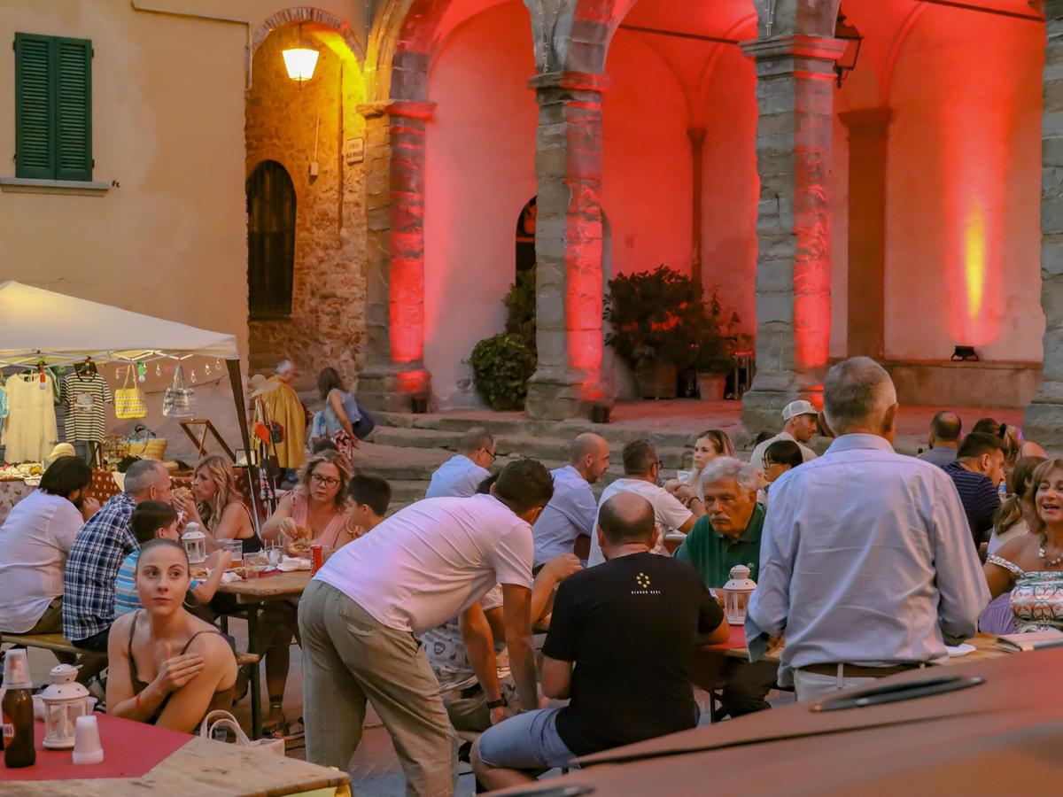 https://www.lanazione.it/image-service/view/acePublic/alias/contentid/OTFjOTEwZTYtYWQzYi00/0/lucignano.jpeg?f=1.91:1&w=1200