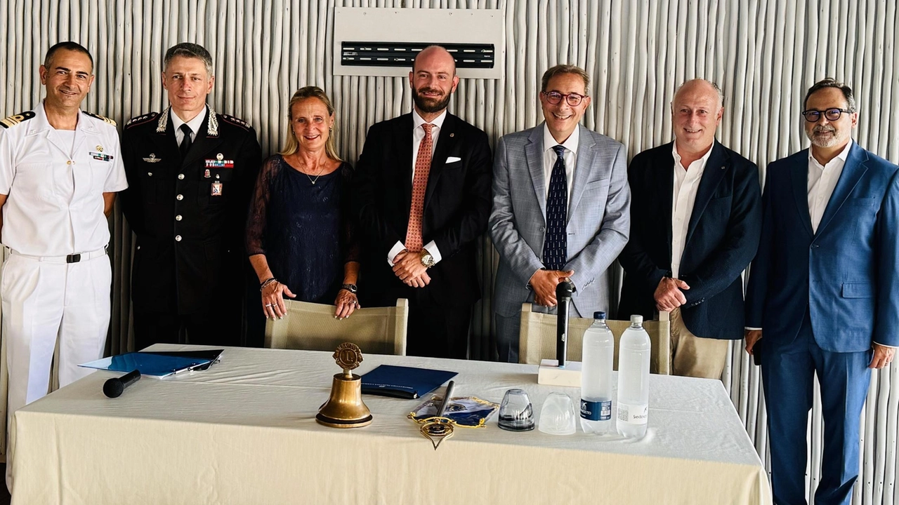 Il prefetto Guido Aprea e gli altri ospiti alla serata del Lions Club Massa Carrara Host Il prefetto Guido Aprea e gli altri ospiti alla serata del Lions Club Massa Carrara Host