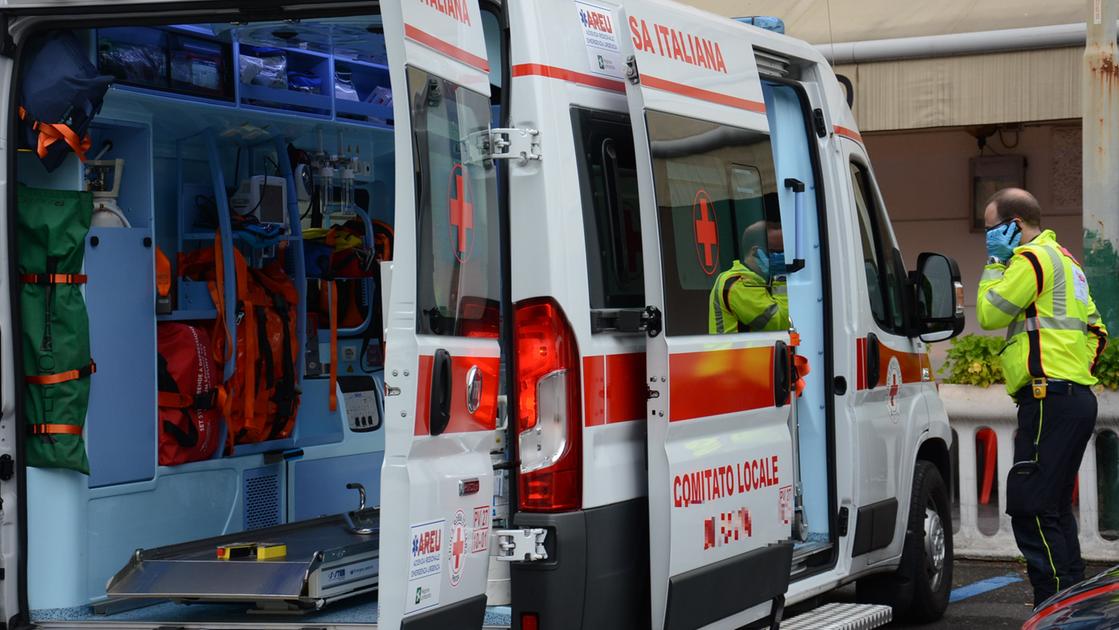 carrara operaio muore lavorando