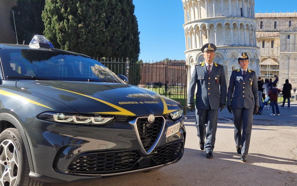 Blitz della finanza. Tre guide turistiche abusive sotto la Torre