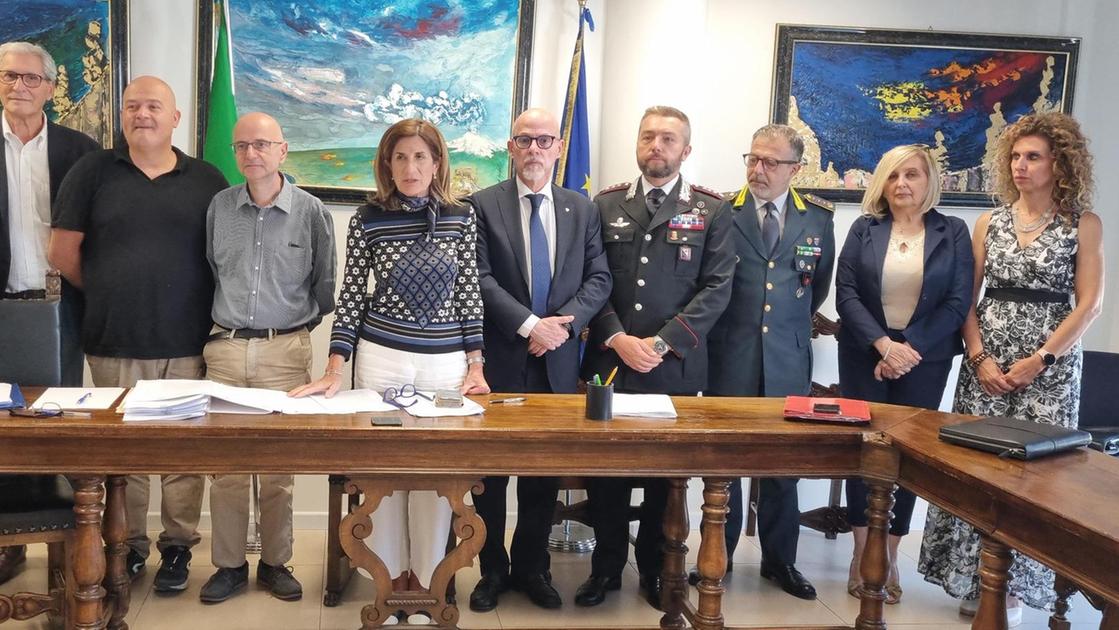 https://www.lanazione.it/image-service/view/acePublic/alias/contentid/OTI1OGIzYWItNzZmYi00/0/la-sicurezza-urbana-firmati-i-patti-in-prefettura-aumentare-le-telecamere.jpeg?f=16:9&w=1200&h=630
