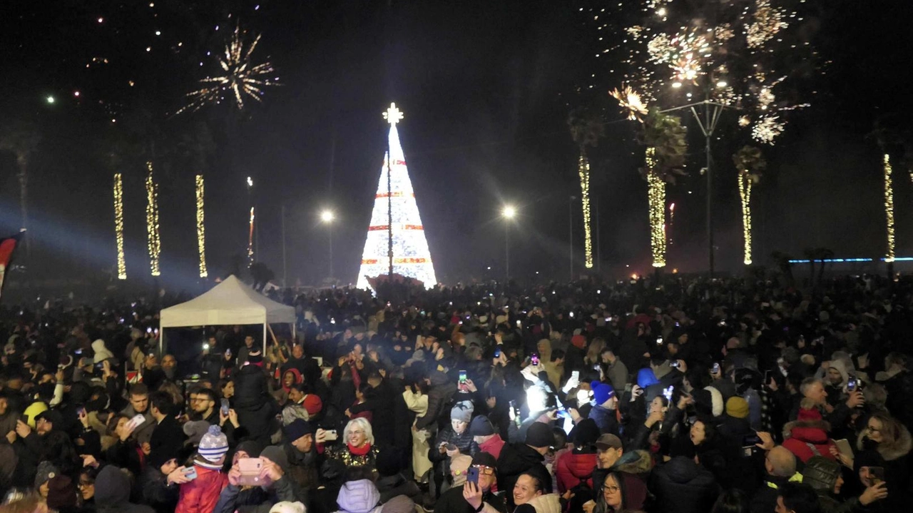 San Silvestro vista mare quello che stasera animerà Piazza Mazzini con dj e musica San Silvestro vista mare quello che stasera animerà Piazza Mazzini con dj e musica