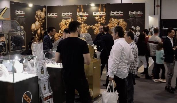 https://www.lanazione.it/image-service/view/acePublic/alias/contentid/OTI2YzUwODgtOWJhOC00/0/duecento-imprese-aretine-a-vicenza-la-fiera-delloro-banco-di-prova-dopo-lo-shock-dei-dazi-doganali.jpeg?f=1.90:1&w=1200