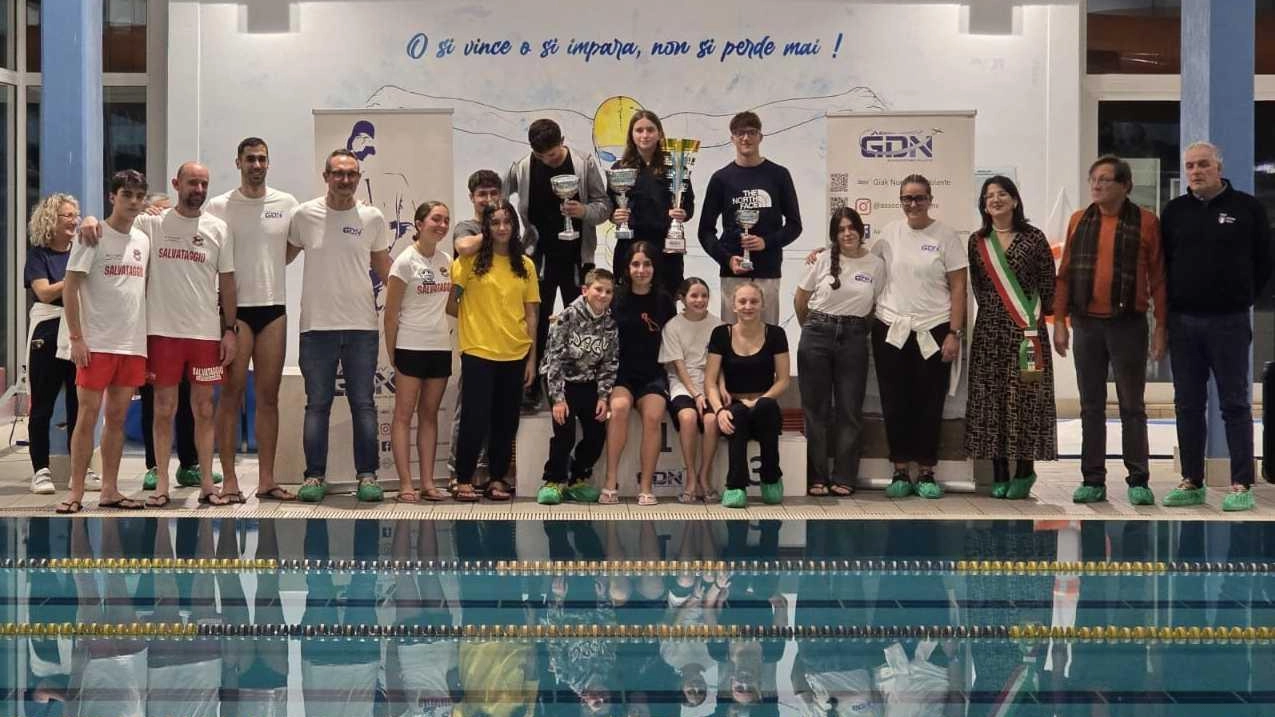 Sul piano agonistico, la vittoria è andata a Matilde Michelacci con 850 vasche; dietro Alessio Colapietro a quota 826 Sul piano agonistico, la vittoria è andata a Matilde Michelacci con 850 vasche; dietro Alessio Colapietro a quota 826