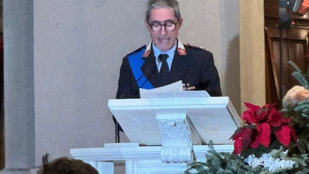 Un momento della cerimonia per il congedo del comandante Barsuglia Viva la Polizia Municipale, viva l’Italia» la frase di chiusura Un momento della cerimonia per il congedo del comandante Barsuglia Viva la Polizia Municipale, viva l’Italia» la frase di chiusura