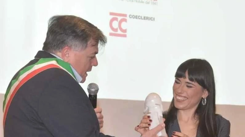 La criminologa nata a Pietrasanta è stata premiata dal sindaco Giovannetti "La professione mi ha portato lontano, ma il legame con la Versilia resta". La criminologa nata a Pietrasanta è stata premiata dal sindaco Giovannetti "La professione mi ha portato lontano, ma il legame con la Versilia resta".