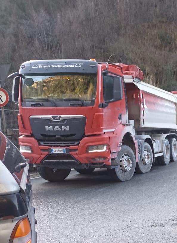 polveri e buche stradali miseglia soffoca la denuncia
