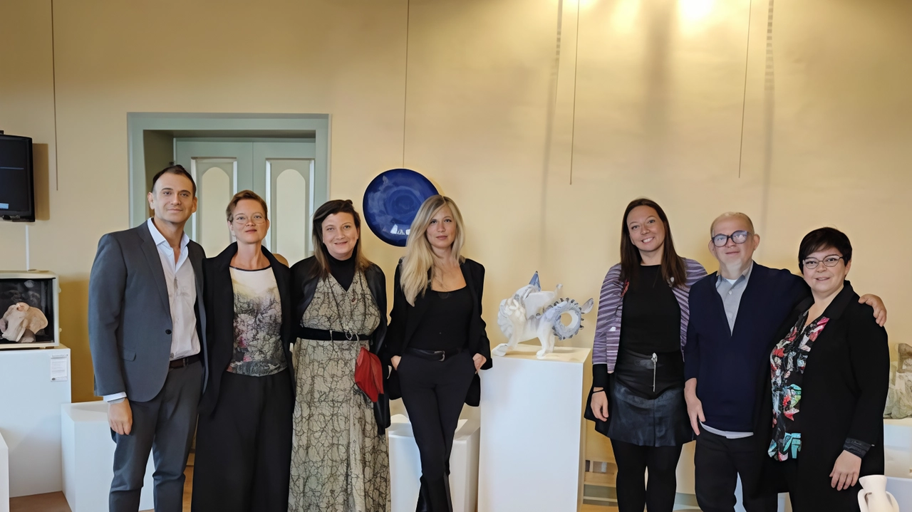 Un momento del concorso. CeramicAppignano con i partecipanti da Montelupo Un momento del concorso. CeramicAppignano con i partecipanti da Montelupo