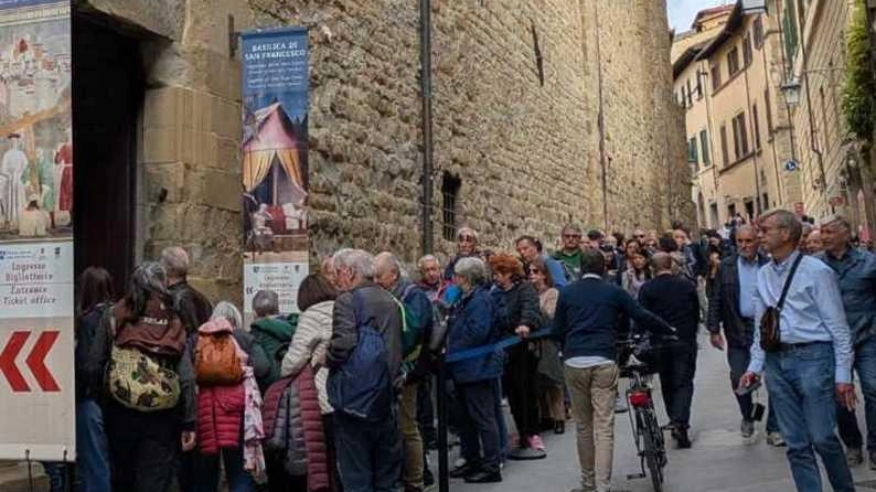 Visitatori in coda davanti alla Basilica: ieri registrati quasi seicento accessi