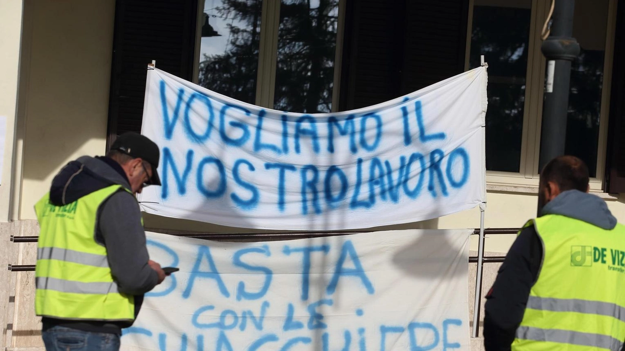 L'economia toscana in difficoltà nel 2025: dazi di Trump e crisi nel settore moda con licenziamenti e cassa integrazione in aumento.
