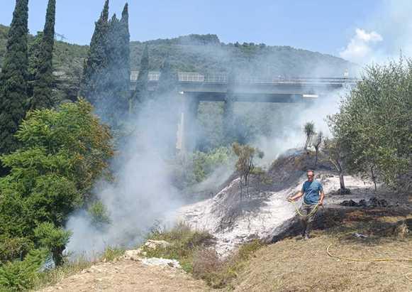 https://www.lanazione.it/image-service/view/acePublic/alias/contentid/OTIxOWU2MDItMGQwMC00/0/incendio-di-sterpaglie-chiusa-lautostrada.jpeg