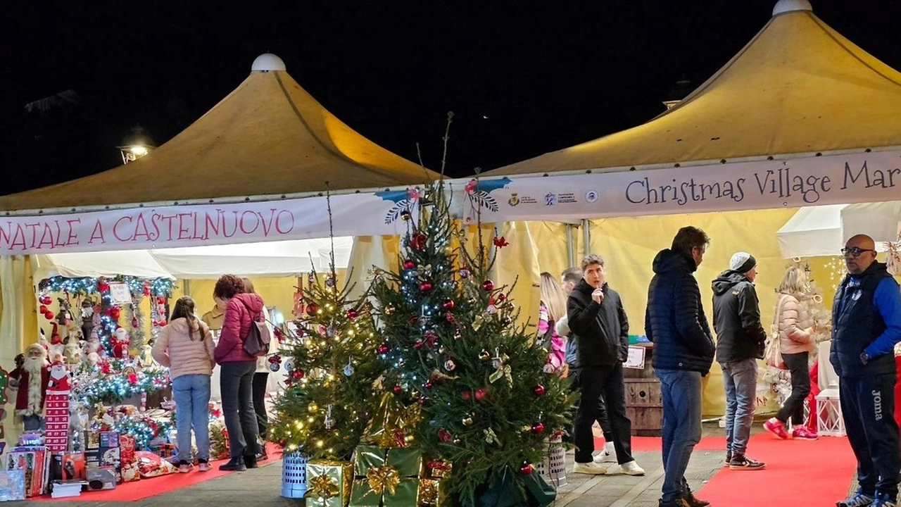 Villaggio commerciale natalizio allestito a Castelnuovo: domani e domenica spazio infatti al “Christmas Village Market“ Villaggio commerciale natalizio allestito a Castelnuovo: domani e domenica spazio infatti al “Christmas Village Market“