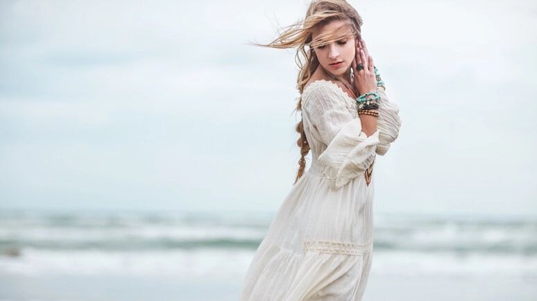 Tacchi addio, stregati dal ‘boho chic’. Le tendenze dell’estate raccontate dalla stylist