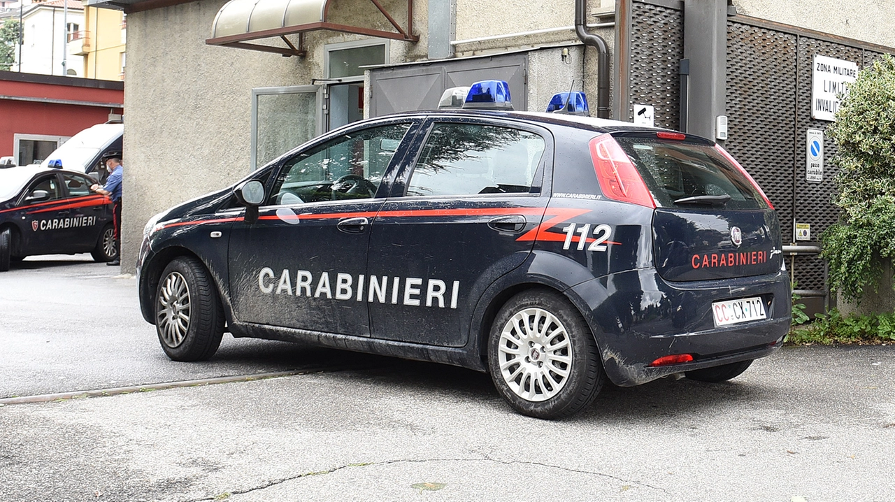 Sul posto i carabinieri (foto di repertorio) Sul posto i carabinieri (foto di repertorio)