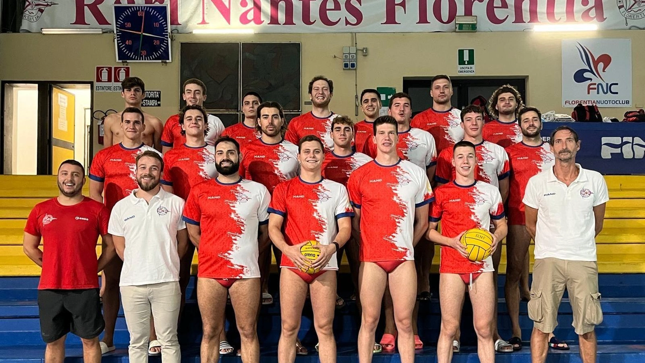 La squadra della Rari Nantes Florentia che fa il suo debutto in A1 a Napoli La squadra della Rari Nantes Florentia che fa il suo debutto in A1 a Napoli