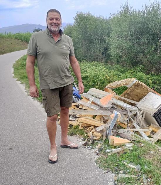 rifiuti ingombranti e sacchi neri casale lancia l8217allerta discarica