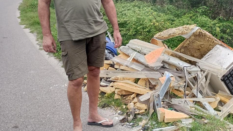 "È di fatto diventata un’area di smaltimento illegale per imprese che non intendono seguire le norme". L’ex consigliere comunale del Pd Alberti chiede un incontro con il commissario Sammartino . "È di fatto diventata un’area di smaltimento illegale per imprese che non intendono seguire le norme". L’ex consigliere comunale del Pd Alberti chiede un incontro con il commissario Sammartino .