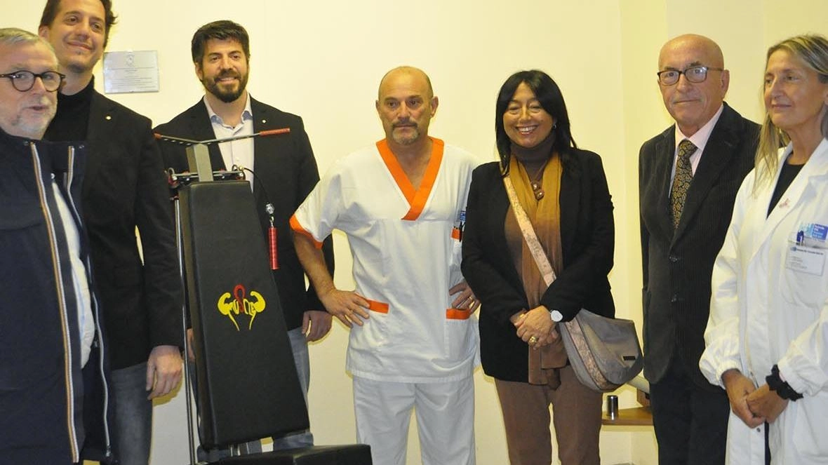 Una speciale strumentazione è stata donata all’ospedale di Campostaggia dalla locale associazione ‘Arnolfo di Cambio’ Una speciale strumentazione è stata donata all’ospedale di Campostaggia dalla locale associazione ‘Arnolfo di Cambio’