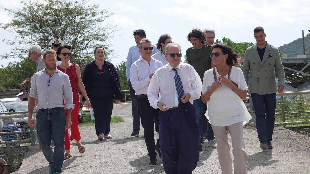 Il commissario straordinario Enrico Caterino durante il sopralluogo Il commissario straordinario Enrico Caterino durante il sopralluogo