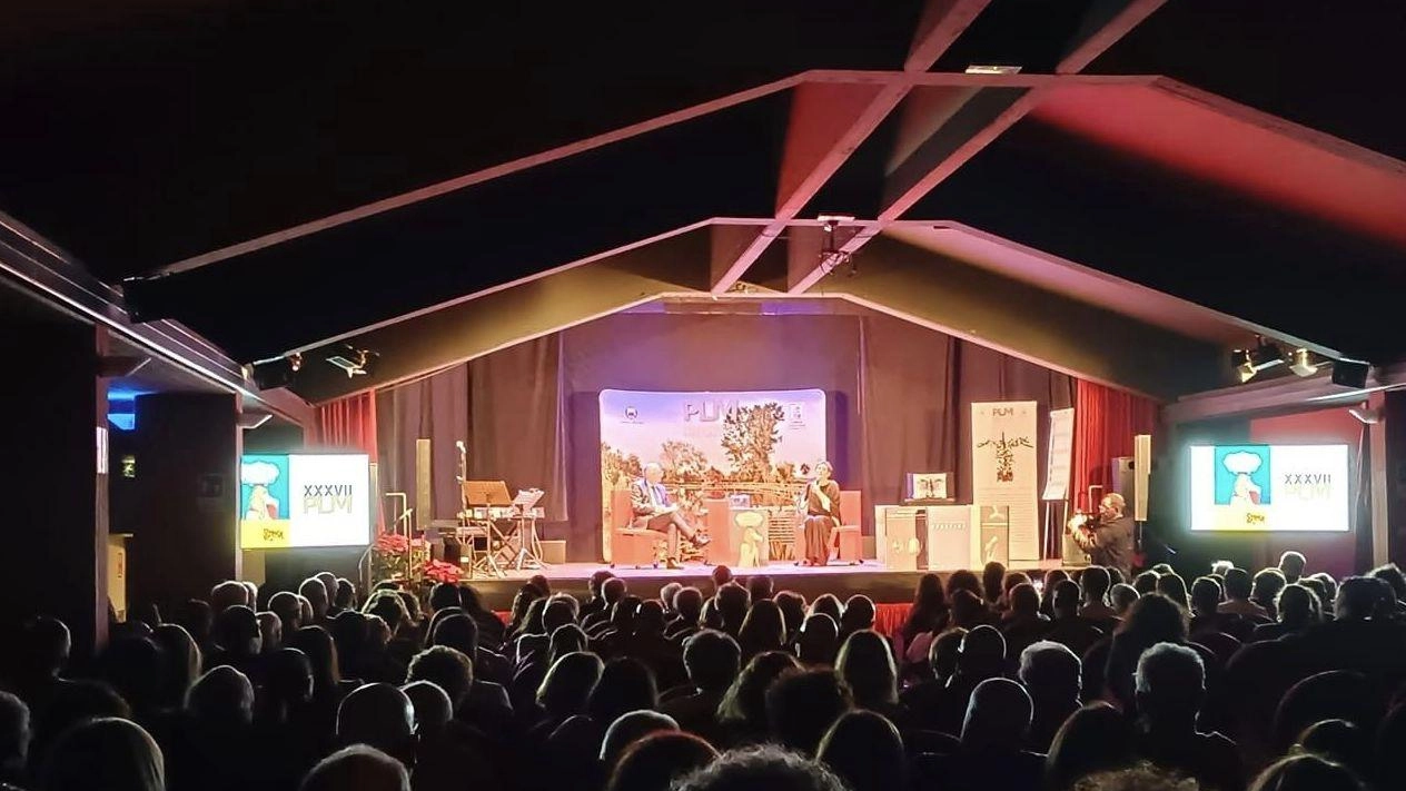 Il pubblico al teatro Vittoria Manzoni nel capoluogo assiste a una passata edizione della finale del Premio Letterario Il pubblico al teatro Vittoria Manzoni nel capoluogo assiste a una passata edizione della finale del Premio Letterario