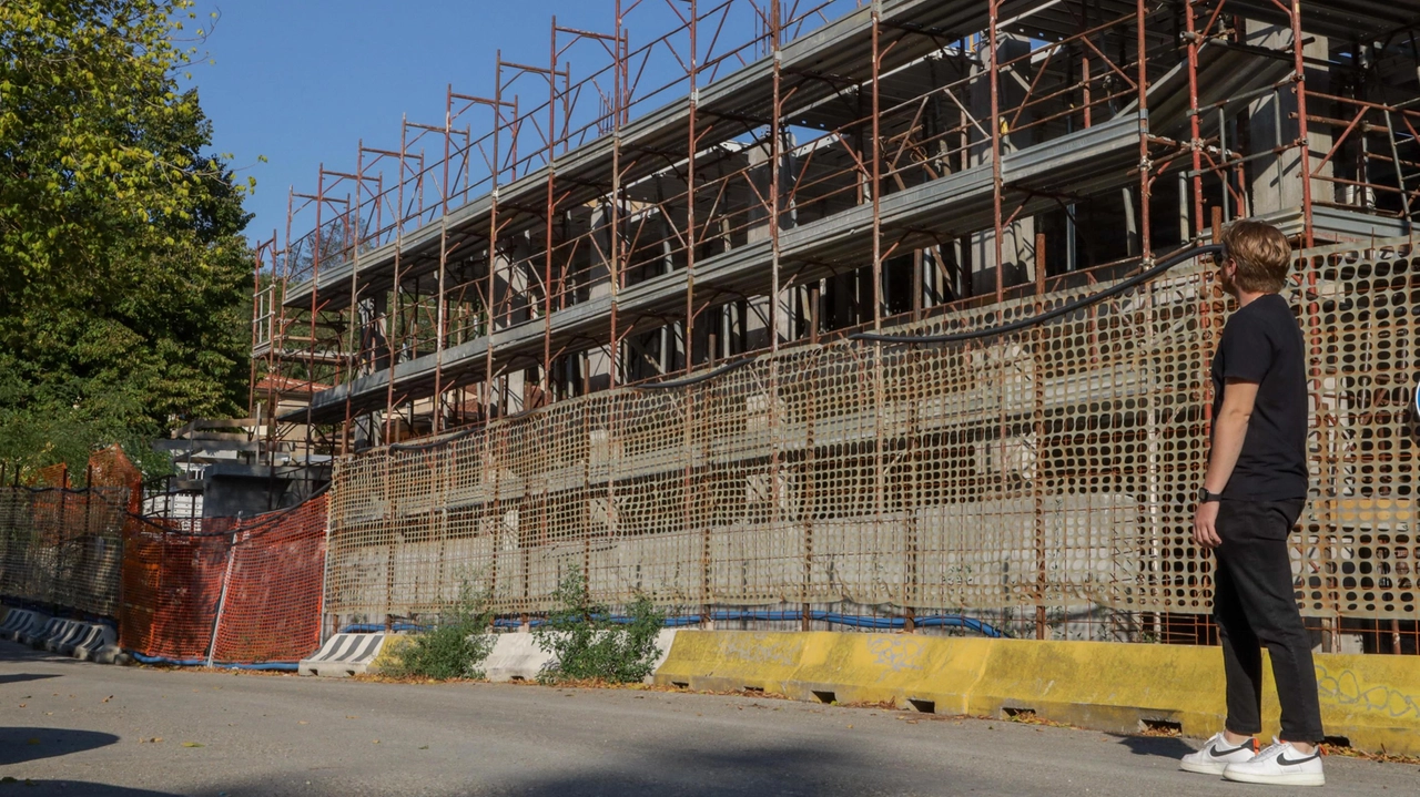 Il cantiere per la costruzione della nuova scuola Toti Il cantiere per la costruzione della nuova scuola Toti